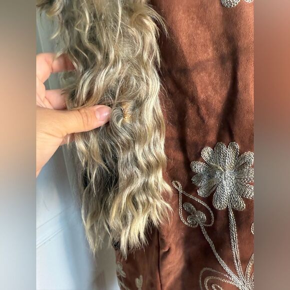 1970s Penny Lane Bohemian Embroidered Suede Vest with Yak Hair Trim - Picture 11 of 16